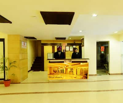 https://imgcld.yatra.com/ytimages/image/upload/t_hotel_yatra_city_desktop/v1421756279/Domestic Hotels/Hotels_Amritsar/Hotel Hong Kong Inn/22_copy.jpg